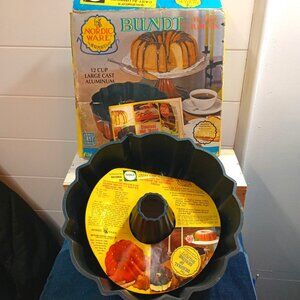 Vintage Nordic Ware Cast Aluminum 12 Cup Bundt Pan; Fluted Tube, Avocado Color